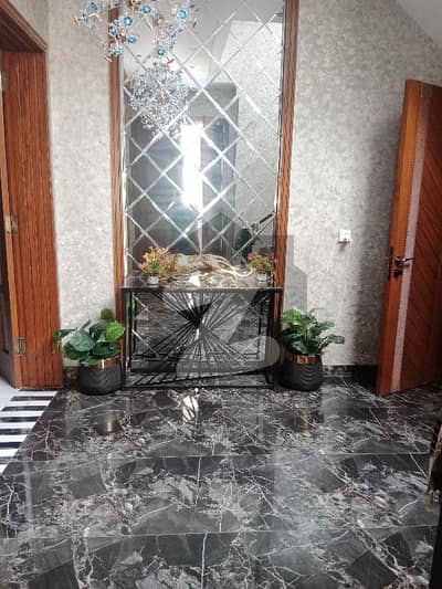 بحریہ ٹاؤن جینیپر بلاک بحریہ ٹاؤن سیکٹر سی,بحریہ ٹاؤن,لاہور میں 5 کمروں کا 10 مرلہ مکان 4.5 کروڑ میں برائے فروخت۔