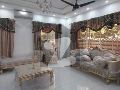 یو ای ٹی ہاؤسنگ سوسائٹی لاہور میں 4 کمروں کا 1 کنال مکان 4.85 کروڑ میں برائے فروخت۔