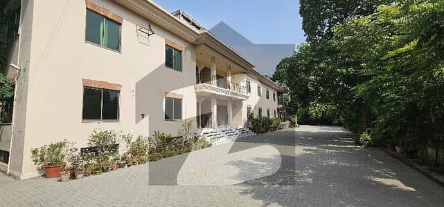 4 Kanal Commercial Building Available For Rent  25000