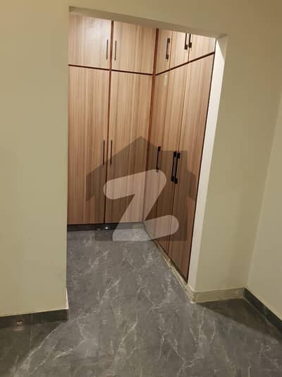 بحریہ ٹاؤن سیکٹر ای بحریہ ٹاؤن,لاہور میں 2 کمروں کا 10 مرلہ زیریں پورشن 85.0 ہزار میں کرایہ پر دستیاب ہے۔