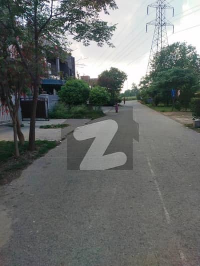 خیابان امین - بلاک پی خیابانِ امین,لاہور میں 5 مرلہ رہائشی پلاٹ 43.0 لاکھ میں برائے فروخت۔