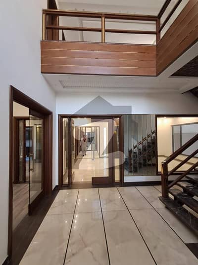 رضا گارڈن فیصل آباد میں 4 کمروں کا 16 مرلہ مکان 8.5 کروڑ میں برائے فروخت۔