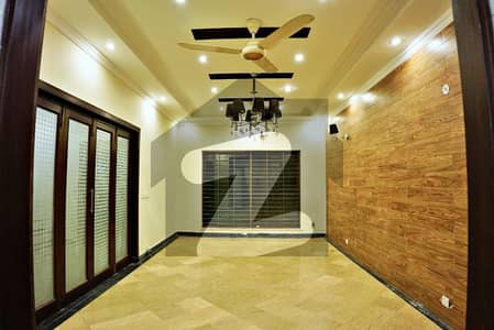 گرین ایوینیو ہاؤسنگ سوسائٹی کینٹ,لاہور میں 5 کمروں کا 10 مرلہ مکان 1.3 لاکھ میں کرایہ پر دستیاب ہے۔ گرین ایوینیو ہاؤسنگ سوسائٹی کینٹ,لاہور میں 5 کمروں کا 10 مرلہ مکان 1.3 لاکھ میں کرایہ پر دستیاب ہے۔