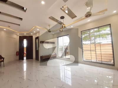 ڈی ایچ اے 9 ٹاؤن ڈیفنس (ڈی ایچ اے),لاہور میں 4 کمروں کا 8 مرلہ مکان 1.55 لاکھ میں کرایہ پر دستیاب ہے۔