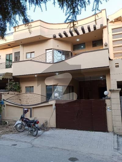 *G,8/1- 6 MARLA FULL HOUSE FOR RENT 3 BED 2 BATH DD 2 KITCHEN 2 CAR PARKING WATER BORING SECURITY 2 LAC FIANAL RENT 80,000