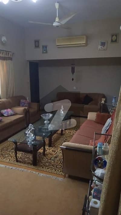 گلستانِِ جوہر ۔ بلاک 7 گلستانِ جوہر,کراچی میں 4 کمروں کا 10 مرلہ مکان 4.5 کروڑ میں برائے فروخت۔