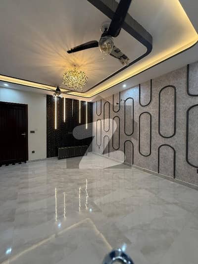 10 MARLA BRAND NEW MODERN DESIGN HOUSE