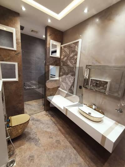 یو ای ٹی ہاؤسنگ سوسائٹی ۔ بلاک بی یو ای ٹی ہاؤسنگ سوسائٹی,لاہور میں 6 کمروں کا 1 کنال مکان 6.75 کروڑ میں برائے فروخت۔