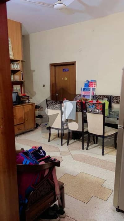 علامہ اقبال ٹاؤن لاہور میں 4 کمروں کا 10 مرلہ مکان 4.75 کروڑ میں برائے فروخت۔