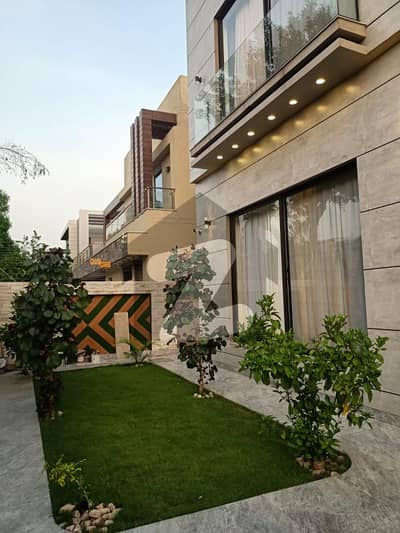 1 KANLA BEAUTIFUL HOUSE AVAILABLE FOR SALE IN A VERY HOT LOCATION iIN NASHEMAN-E- IQBAL