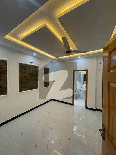 پارک ویو سٹی اسلام آباد میں 4 کمروں کا 5 مرلہ مکان 2.7 کروڑ میں برائے فروخت۔