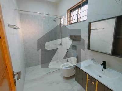 بحریہ انکلیو بحریہ ٹاؤن,اسلام آباد میں 5 کمروں کا 10 مرلہ مکان 4.3 کروڑ میں برائے فروخت۔