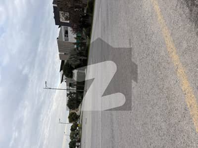 ڈی ایچ اے فیز 8 - بلاک ٹی فیز 8,ڈیفنس (ڈی ایچ اے),لاہور میں 1 کنال رہائشی پلاٹ 6.35 کروڑ میں برائے فروخت۔