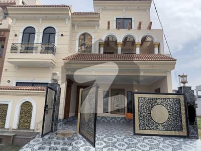 جوبلی ٹاؤن لاہور میں 6 کمروں کا 10 مرلہ مکان 4.4 کروڑ میں برائے فروخت۔ جوبلی ٹاؤن لاہور میں 6 کمروں کا 10 مرلہ مکان 4.4 کروڑ میں برائے فروخت۔