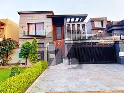 1 KANLA BEAUTIFUL HOUSE AVAILABLE FOR SALE IN A VERY HOT LOCATION iIN PCSIR HOUSING SCHEME