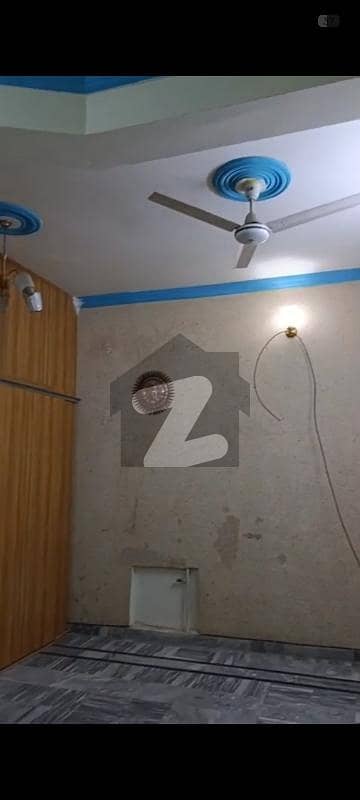 گلریز ہاؤسنگ سکیم راولپنڈی میں 2 کمروں کا 5 مرلہ بالائی پورشن 35.0 ہزار میں کرایہ پر دستیاب ہے۔