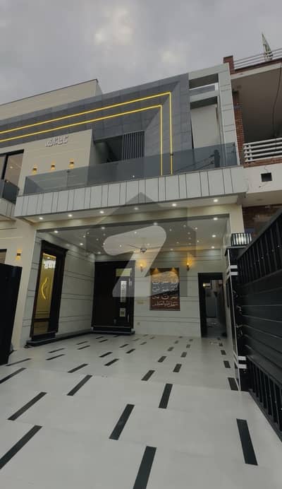 ایل ڈی اے ایوینیو لاہور میں 6 کمروں کا 10 مرلہ مکان 4.25 کروڑ میں برائے فروخت۔