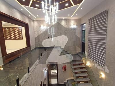 1 KANAL BEAUTIFUL HOUSE AVALABLE FOR SALE IN A VERY HOT LOCATION iIN PCSIR HOUSING SCHEME PHASE 2