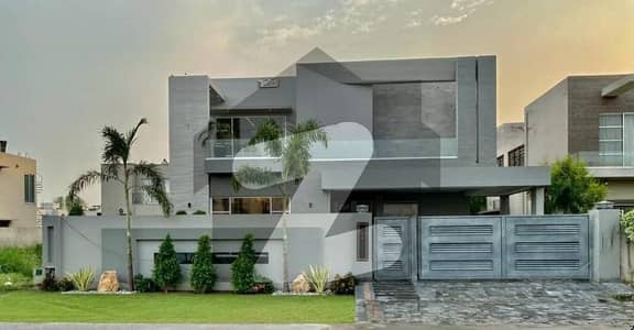 20 MARLA ELEGANT AND FULLY MAINTAINED SUPER HOT LOCATED BUNGALOW'S LOWER PORTION IS AVAILABLE IN THE BEST BLOCK OF DHA LAHORE.