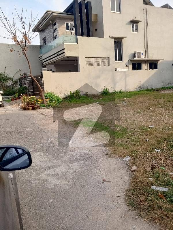 10 marla plot next to park divine garden 10 marla plot next to park divine garden