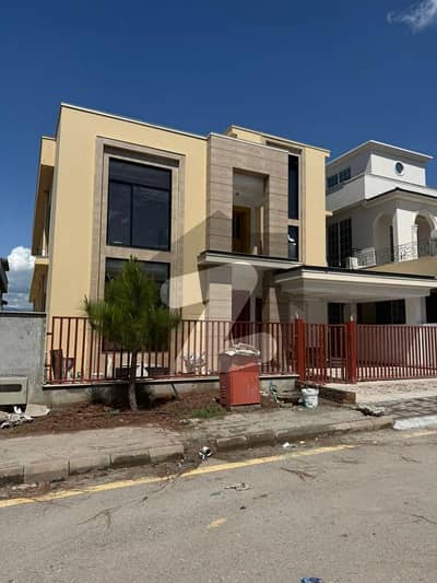 بحریہ انکلیو بحریہ ٹاؤن,اسلام آباد میں 6 کمروں کا 1 کنال مکان 11.0 کروڑ میں برائے فروخت۔