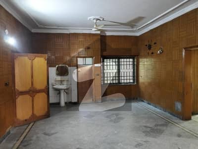 جوہر ٹاؤن لاہور میں 2 کمروں کا 10 مرلہ بالائی پورشن 70.0 ہزار میں کرایہ پر دستیاب ہے۔