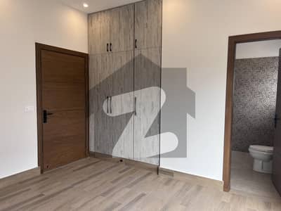 بحریہ انکلیو - سیکٹر سی 1 بحریہ انکلیو,بحریہ ٹاؤن,اسلام آباد میں 5 کمروں کا 10 مرلہ مکان 5.8 کروڑ میں برائے فروخت۔