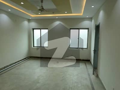 ڈی ایچ اے فیز 1 - بلاک ایل فیز 1,ڈیفنس (ڈی ایچ اے),لاہور میں 7 مرلہ دفتر 1.4 لاکھ میں کرایہ پر دستیاب ہے۔