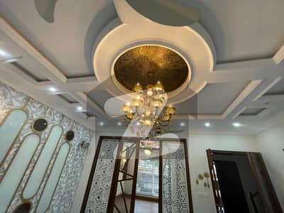 بحریہ ٹاؤن جاسمین بلاک بحریہ ٹاؤن سیکٹر سی,بحریہ ٹاؤن,لاہور میں 5 کمروں کا 10 مرلہ مکان 1.35 لاکھ میں کرایہ پر دستیاب ہے۔