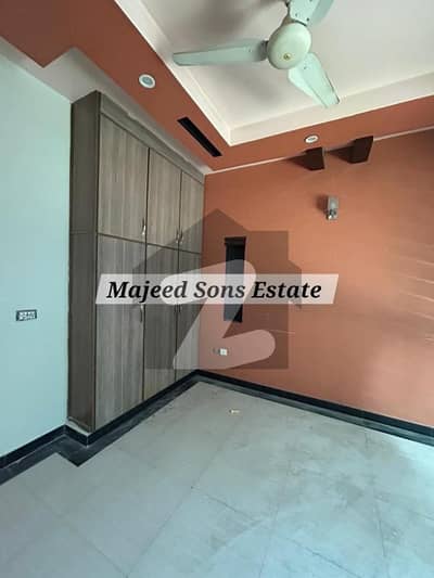 واپڈا ٹاؤن فیز 1 واپڈا ٹاؤن,لاہور میں 5 کمروں کا 10 مرلہ مکان 1.75 لاکھ میں کرایہ پر دستیاب ہے۔