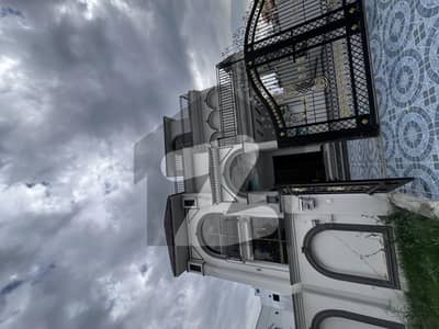 سٹی ہاؤسنگ سکیم جہلم میں 5 کمروں کا 10 مرلہ مکان 85.0 ہزار میں کرایہ پر دستیاب ہے۔