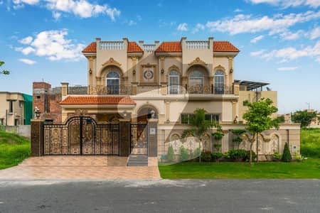 ڈی ایچ اے فیز 7 - بلاک وائے فیز 7,ڈیفنس (ڈی ایچ اے),لاہور میں 5 کمروں کا 1 کنال مکان 6.75 کروڑ میں برائے فروخت۔