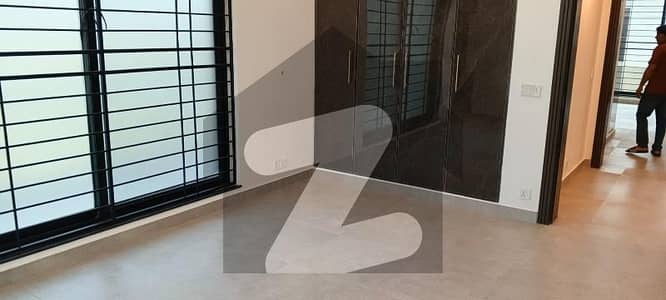 ڈی ایچ اے فیز 4 - بلاک ڈیڈی فیز 4,ڈیفنس (ڈی ایچ اے),لاہور میں 3 کمروں کا 1 کنال بالائی پورشن 2.4 لاکھ میں کرایہ پر دستیاب ہے۔