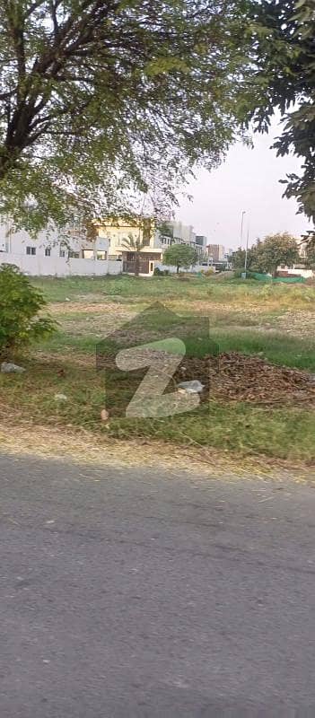 ڈی ایچ اے فیز9 پریزم ڈی ایچ اے ڈیفینس,لاہور میں 1 کنال رہائشی پلاٹ 1.4 کروڑ میں برائے فروخت۔