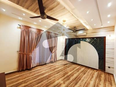 ویلینشیاء ۔ بلاک بی ویلینشیاء ہاؤسنگ سوسائٹی,لاہور میں 6 کمروں کا 1 کنال مکان 6.6 کروڑ میں برائے فروخت۔