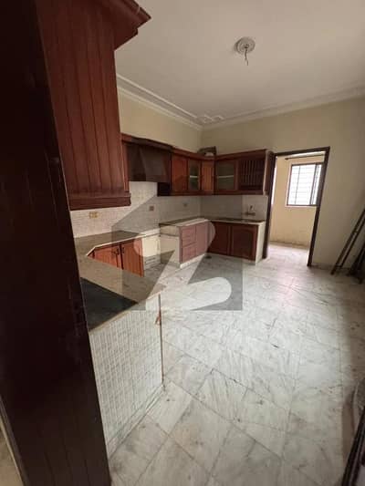 واپڈا ٹاؤن فیز 1 - بلاک ای1 واپڈا ٹاؤن فیز 1,واپڈا ٹاؤن,لاہور میں 5 کمروں کا 1 کنال مکان 2.2 لاکھ میں کرایہ پر دستیاب ہے۔