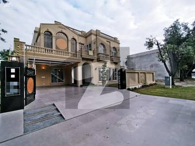 1 KANAL VICTORIAN DESIGN LUXURY VILLA FOR SALE NEAR TO PARK.