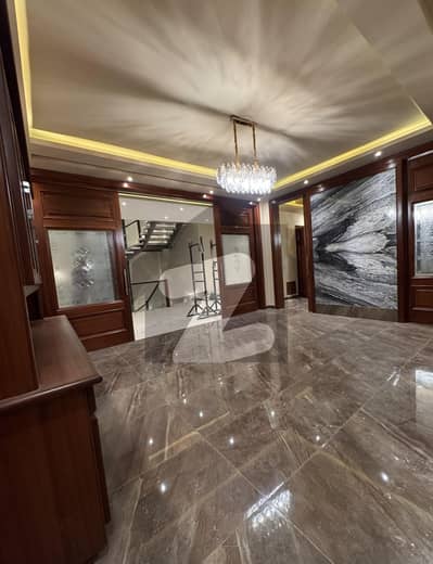 ایف ۔ 10 اسلام آباد میں 8 کمروں کا 2 کنال مکان 9.5 لاکھ میں کرایہ پر دستیاب ہے۔