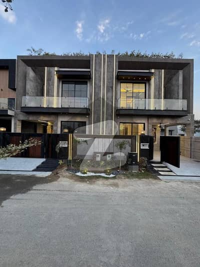 5 Marla Like A New House Prime location BB Bahria Town Lahore