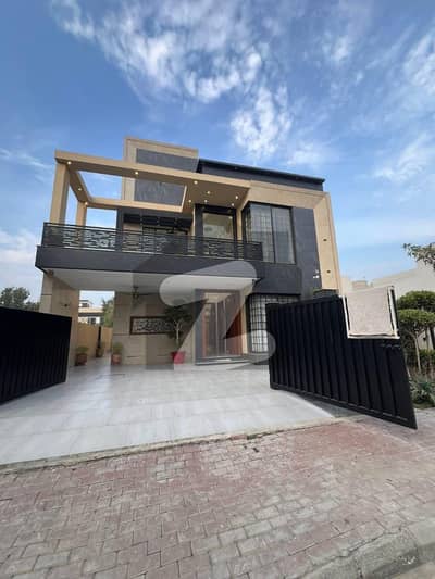 بحریہ ٹاؤن آئرس بلاک بحریہ ٹاؤن سیکٹر سی,بحریہ ٹاؤن,لاہور میں 5 کمروں کا 10 مرلہ مکان 3.75 کروڑ میں برائے فروخت۔