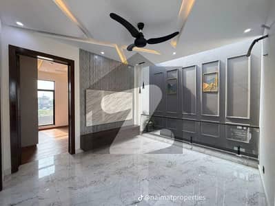 10 MARLA BRAND NEW UPPER PORTION AVAILABLE FOR RENT