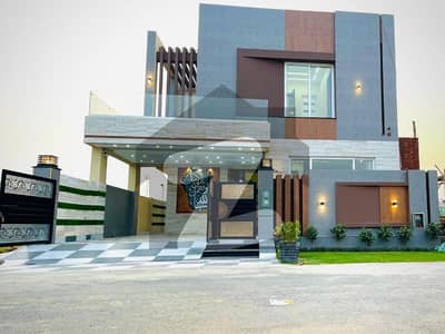 On Excellent Location DHA Phase 4 - Block KK House Sized 10 Marla Is Available