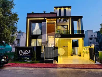 بحریہ ٹاؤن سیکٹر سی بحریہ ٹاؤن,لاہور میں 5 کمروں کا 10 مرلہ مکان 1.5 لاکھ میں کرایہ پر دستیاب ہے۔