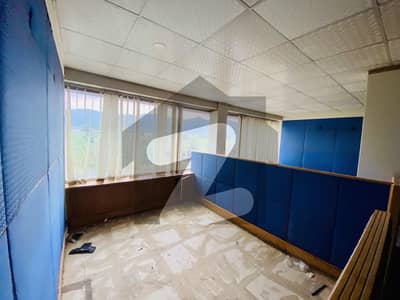 بلیو ایریا اسلام آباد میں 7 مرلہ دفتر 3.7 لاکھ میں کرایہ پر دستیاب ہے۔
