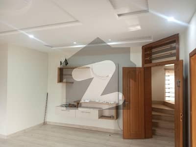 بحریہ ٹاؤن فیز 7 بحریہ ٹاؤن راولپنڈی,راولپنڈی میں 5 کمروں کا 12 مرلہ مکان 1.3 لاکھ میں کرایہ پر دستیاب ہے۔