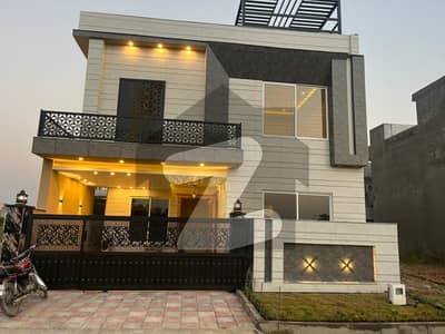 گلبرگ ریزیڈنشیا گلبرگ,اسلام آباد میں 5 کمروں کا 8 مرلہ مکان 4.1 کروڑ میں برائے فروخت۔