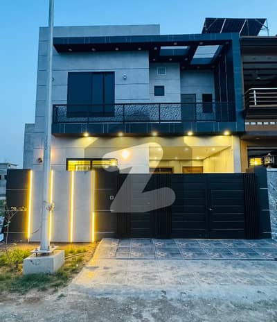 5 Marla Brand New Modern House in P block