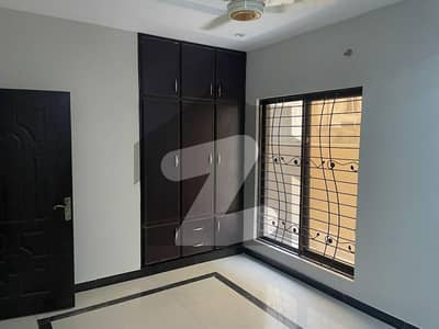 بحریہ ٹاؤن سیکٹرڈی بحریہ ٹاؤن,لاہور میں 3 کمروں کا 5 مرلہ مکان 78.0 ہزار میں کرایہ پر دستیاب ہے۔