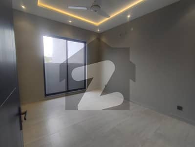 ڈی ایچ اے 9 ٹاؤن ڈیفنس (ڈی ایچ اے),لاہور میں 4 کمروں کا 5 مرلہ مکان 2.15 کروڑ میں برائے فروخت۔