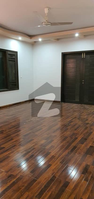 گلشنِ اقبال - بلاک 9 گلشنِ اقبال,گلشنِ اقبال ٹاؤن,کراچی میں 7 کمروں کا 1 کنال مکان 4.5 لاکھ میں کرایہ پر دستیاب ہے۔